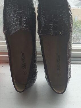 Women's Croc-Embossed Loafers in Dark Brown